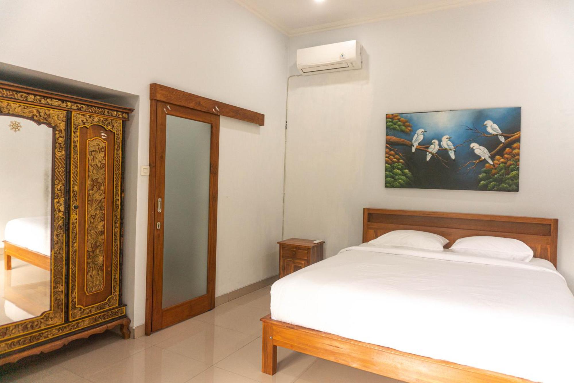 Srinadi Guest House Lovina Экстерьер фото