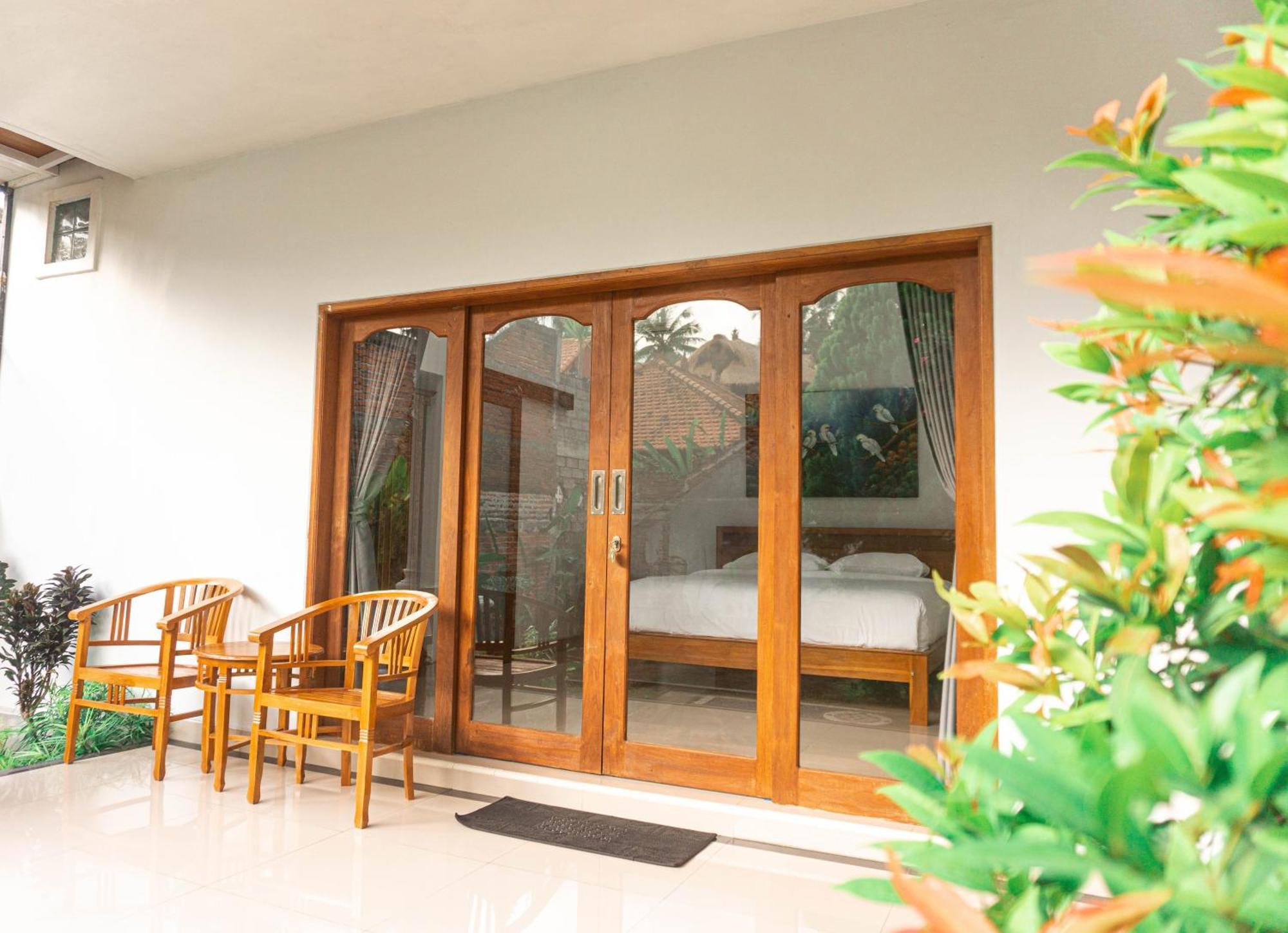 Srinadi Guest House Lovina Экстерьер фото