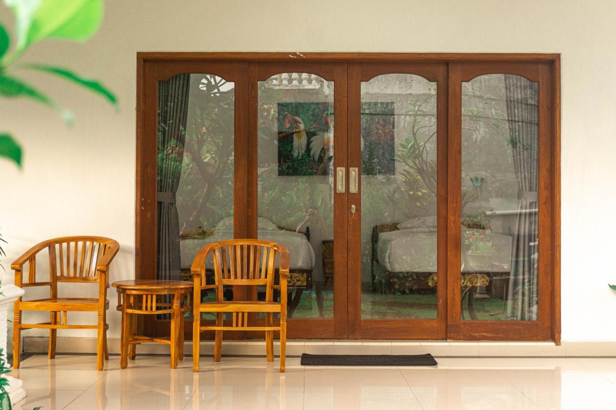 Srinadi Guest House Lovina Экстерьер фото