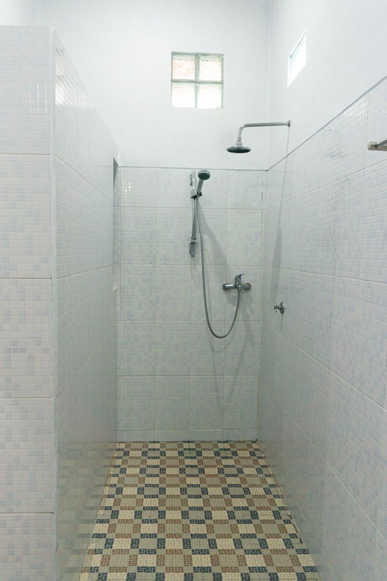 Srinadi Guest House Lovina Экстерьер фото