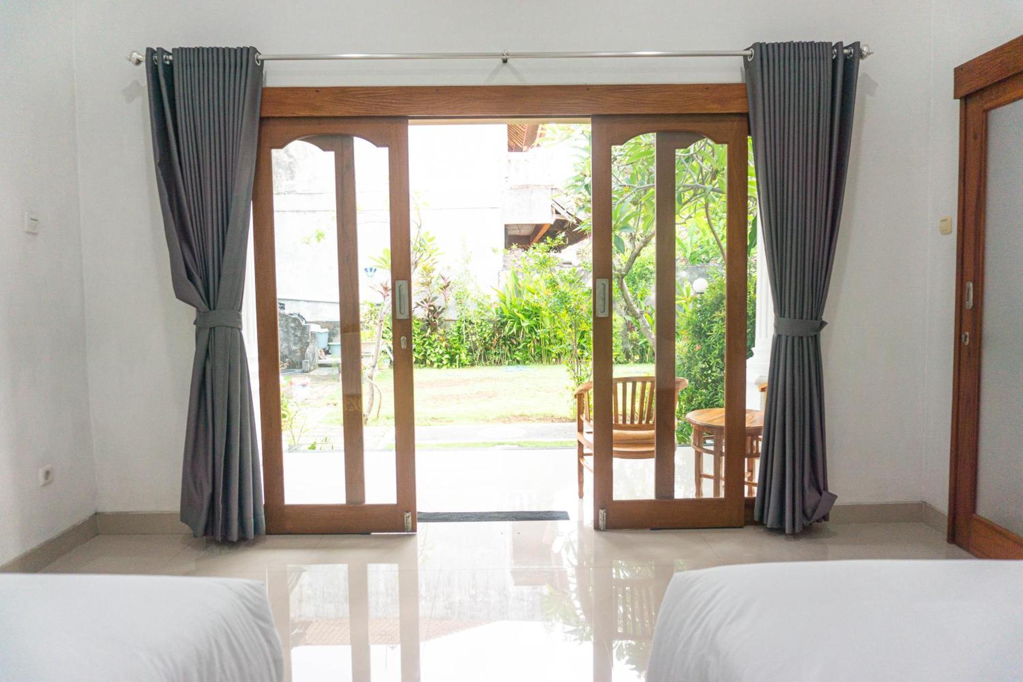 Srinadi Guest House Lovina Экстерьер фото