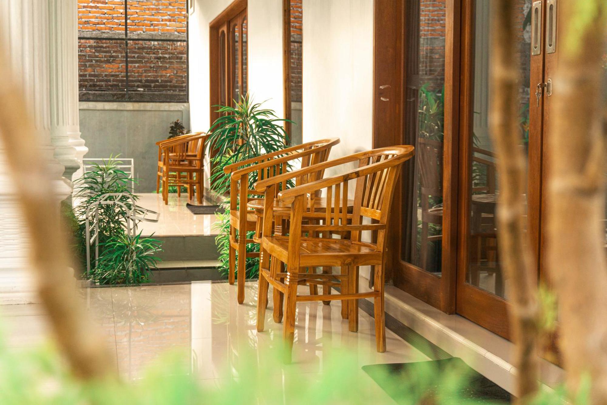 Srinadi Guest House Lovina Экстерьер фото