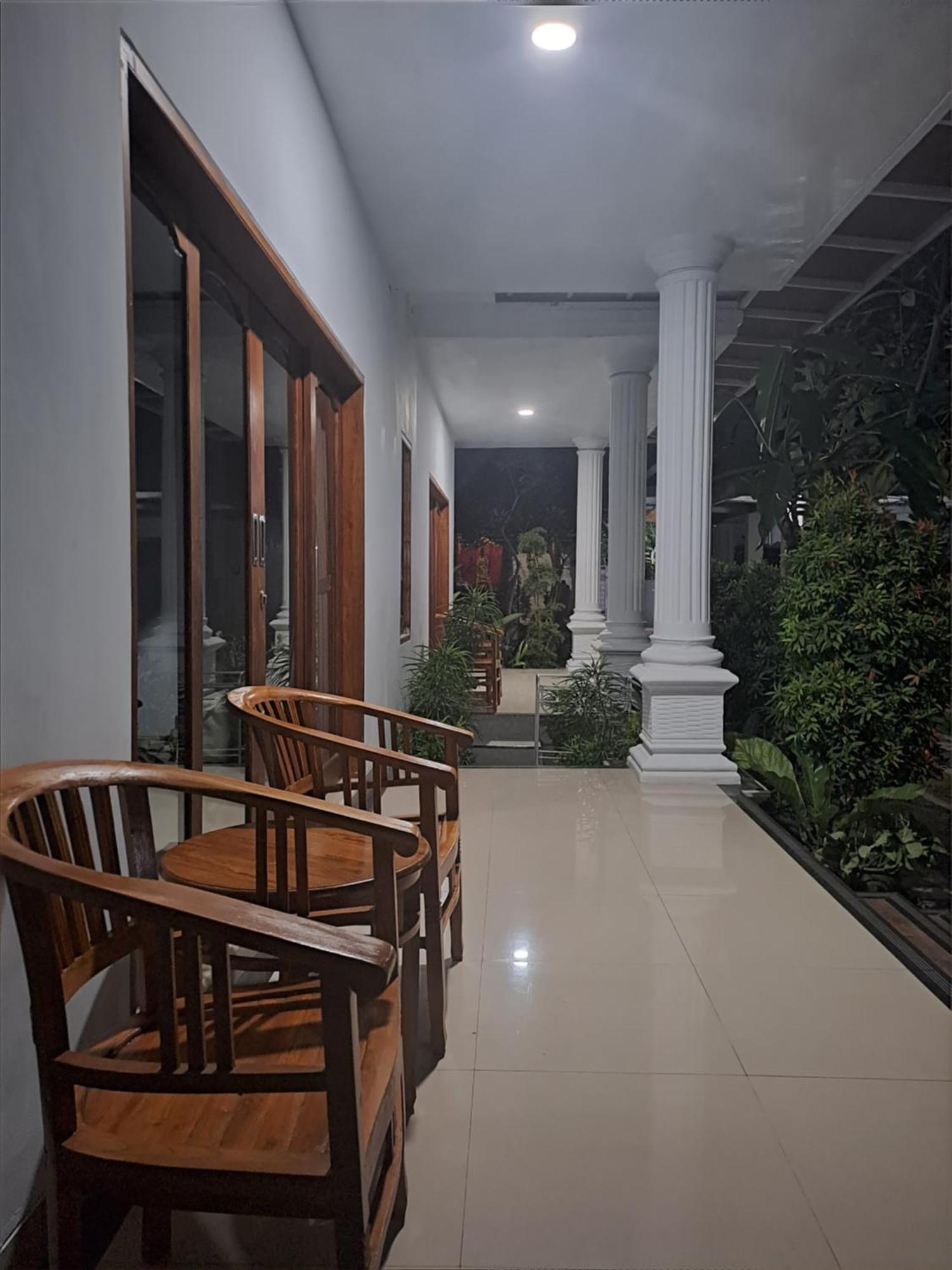 Srinadi Guest House Lovina Экстерьер фото