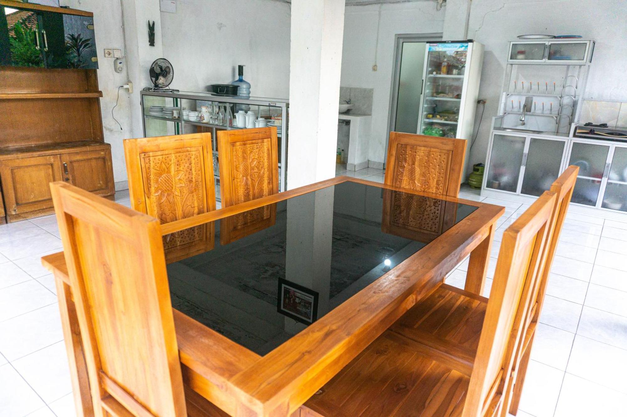 Srinadi Guest House Lovina Экстерьер фото