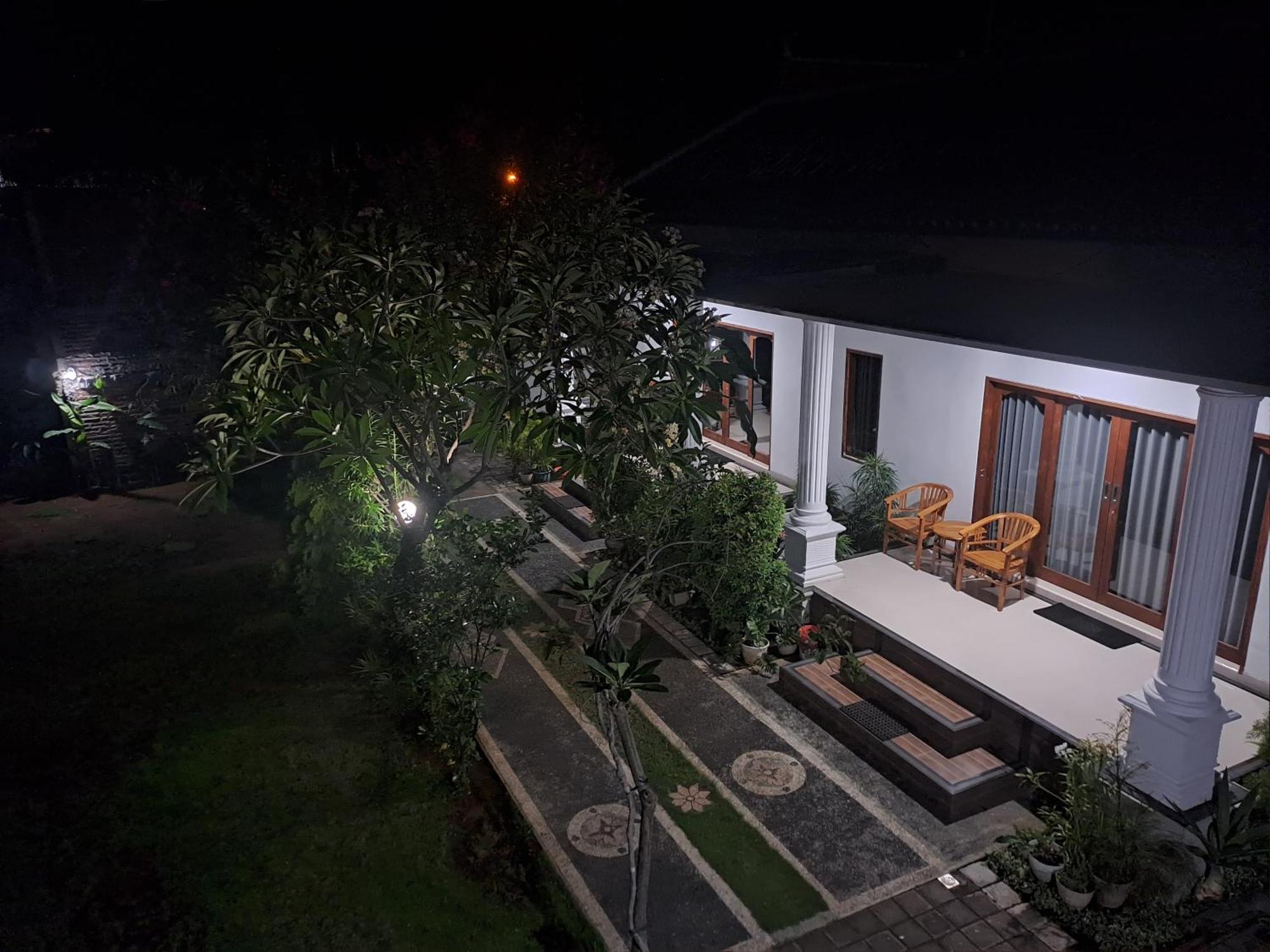 Srinadi Guest House Lovina Экстерьер фото