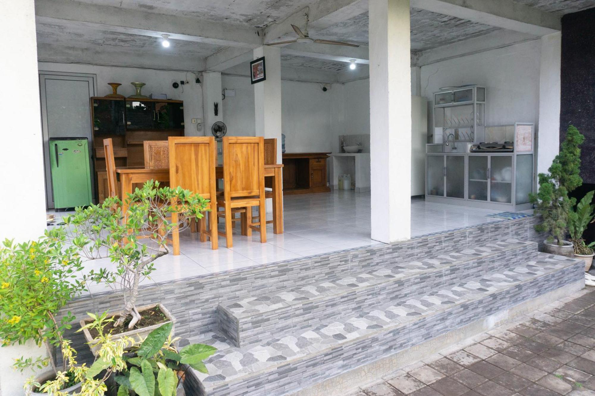 Srinadi Guest House Lovina Экстерьер фото